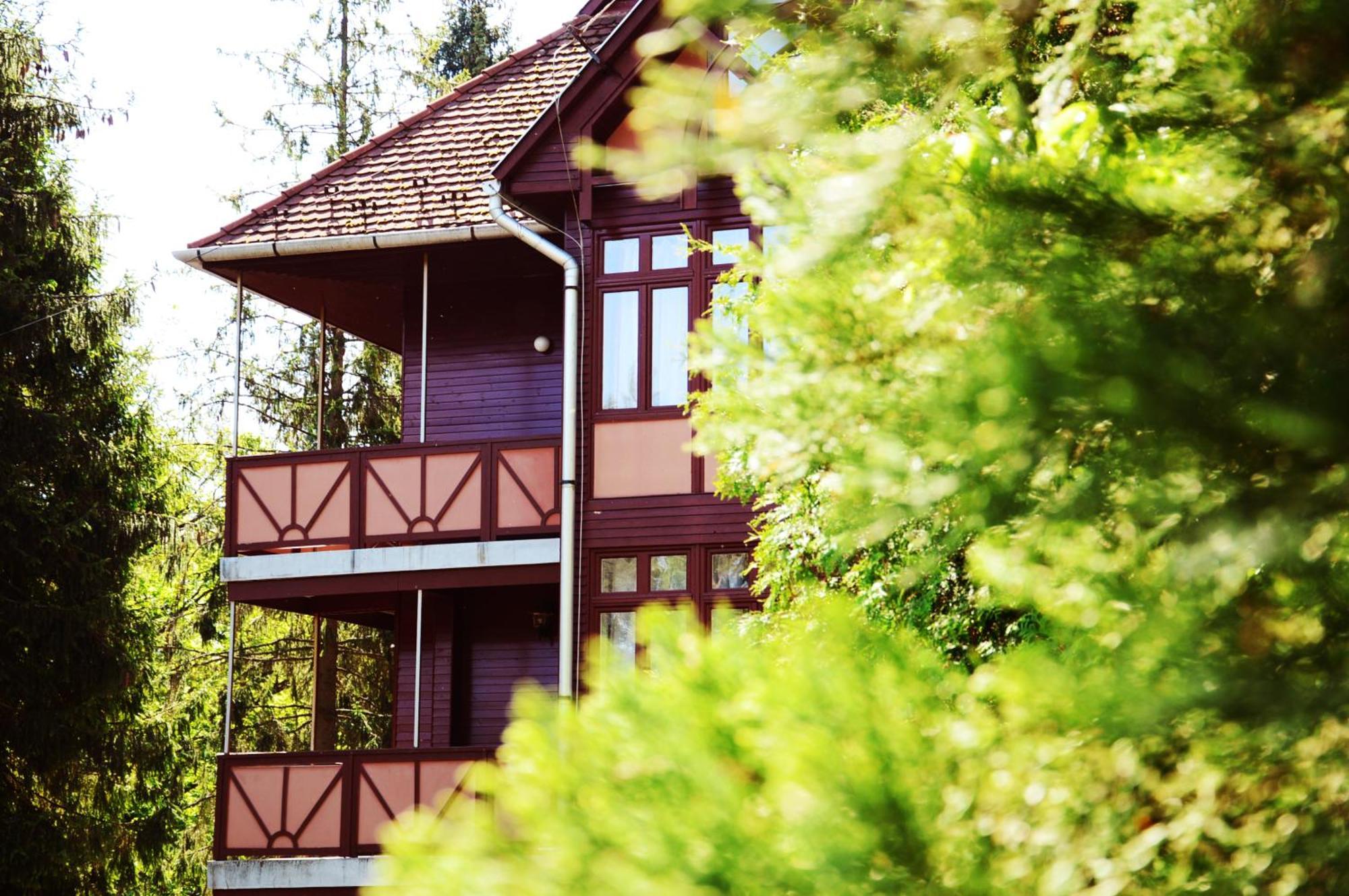 Ezuestfenyo Hotel Telkibánya Екстериор снимка