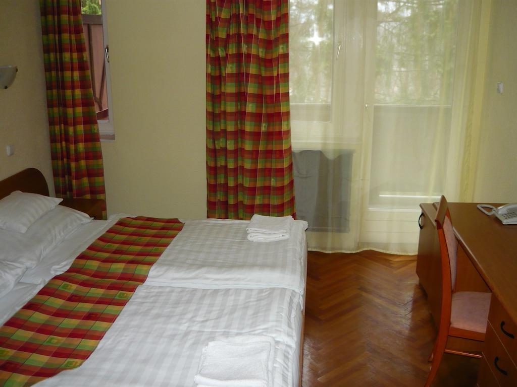 Ezuestfenyo Hotel Telkibánya Екстериор снимка