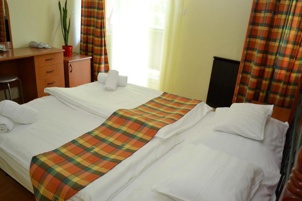 Ezuestfenyo Hotel Telkibánya Екстериор снимка