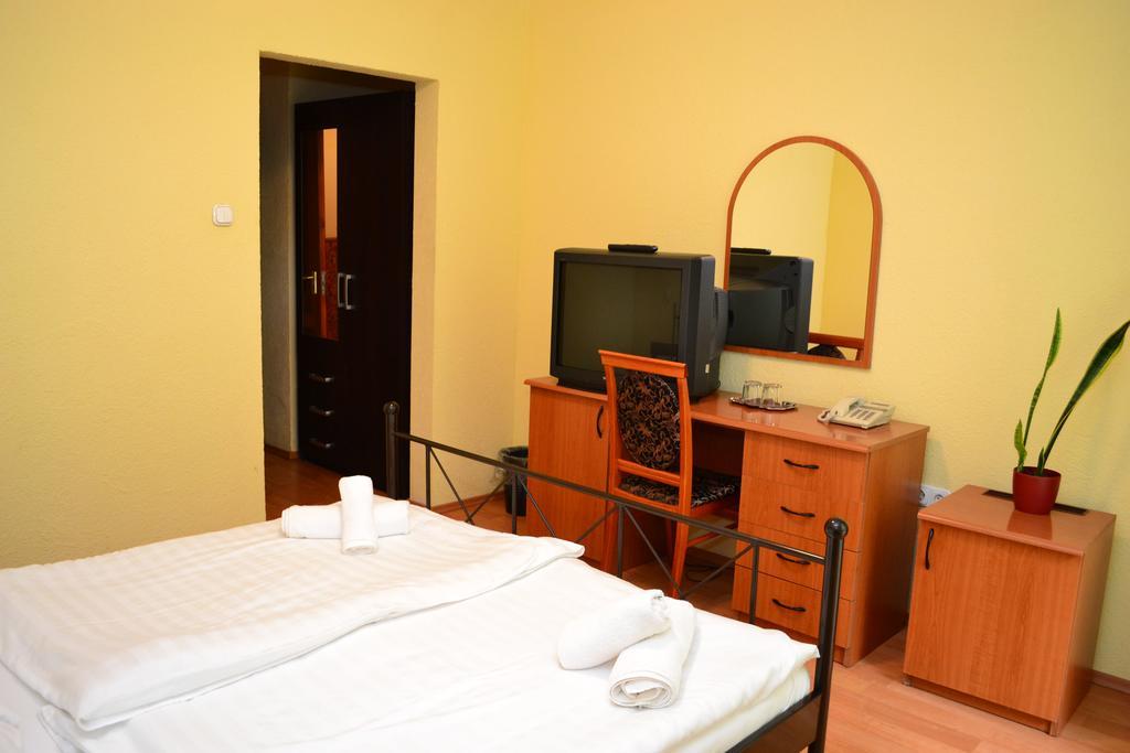Ezuestfenyo Hotel Telkibánya Екстериор снимка