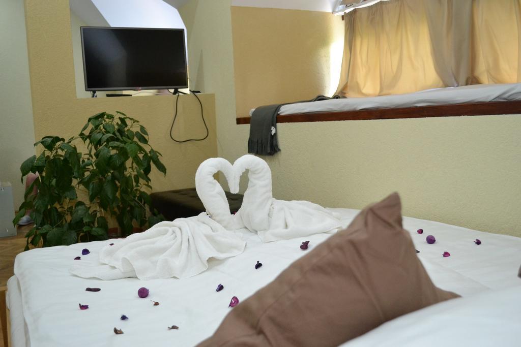 Ezuestfenyo Hotel Telkibánya Екстериор снимка